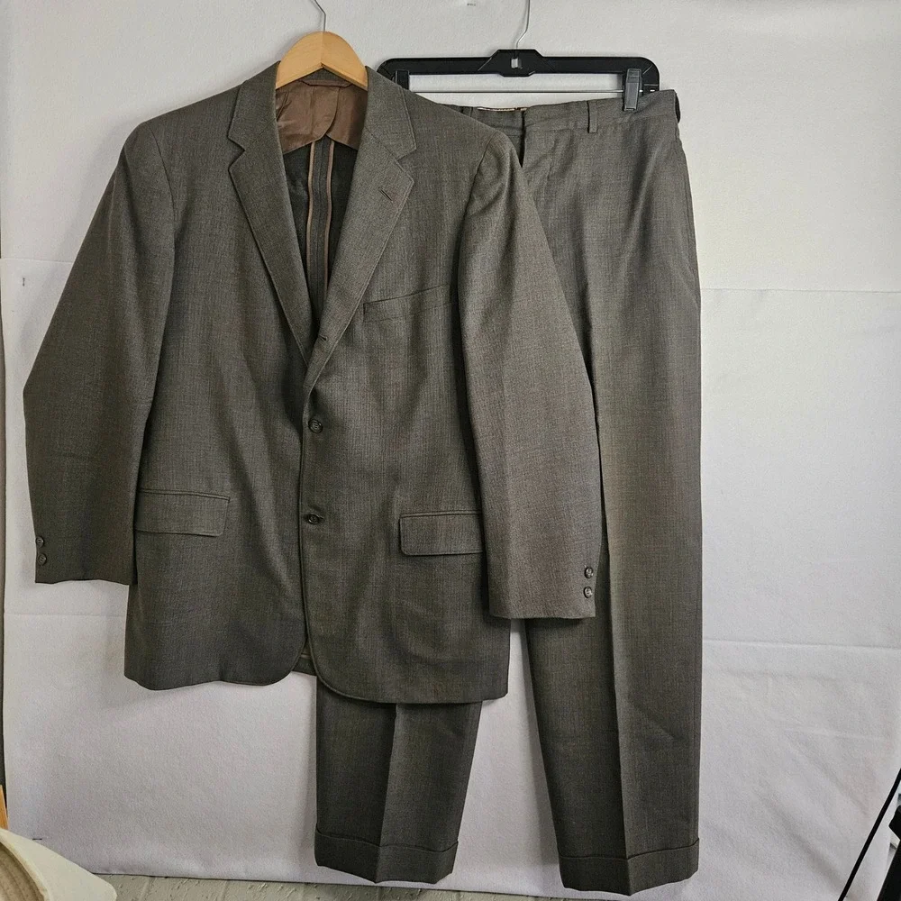 Vintage George J Good Hickey Freeman Brown Textured Wool 3 Button Suit 44R 31W